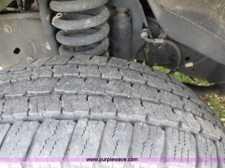 image for item F6556 2007 Ford Econoline E350 Super Duty bus