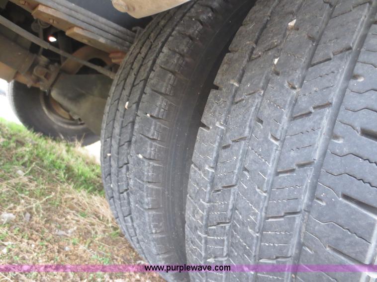 image for item F6556 2007 Ford Econoline E350 Super Duty bus