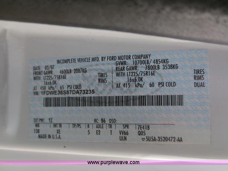 image for item F6556 2007 Ford Econoline E350 Super Duty bus