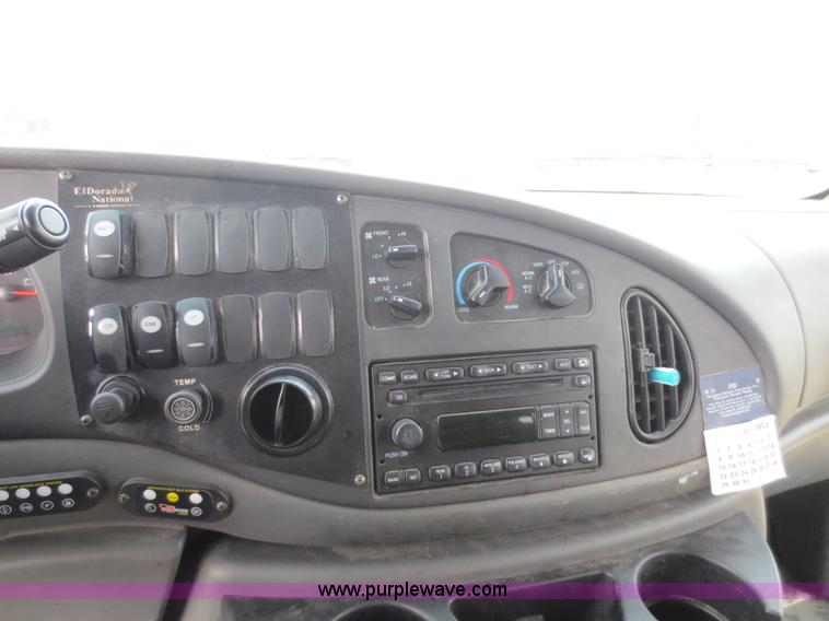 image for item F6556 2007 Ford Econoline E350 Super Duty bus