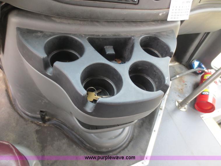 image for item F6556 2007 Ford Econoline E350 Super Duty bus