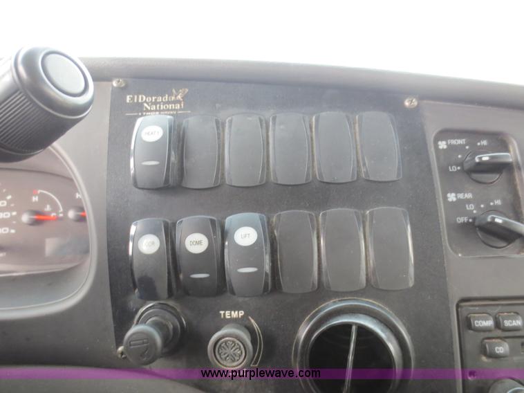 image for item F6556 2007 Ford Econoline E350 Super Duty bus