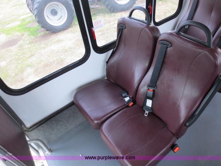 image for item F6556 2007 Ford Econoline E350 Super Duty bus