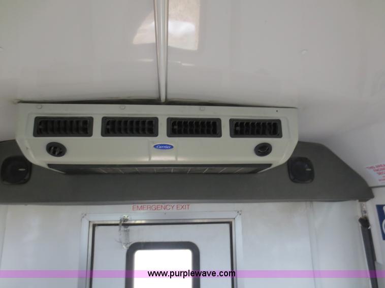 image for item F6556 2007 Ford Econoline E350 Super Duty bus