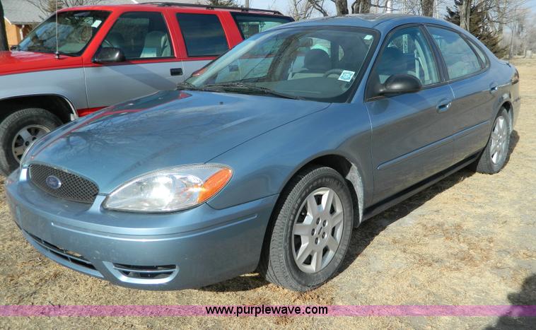 image for item G7601 2005 Ford Taurus SE