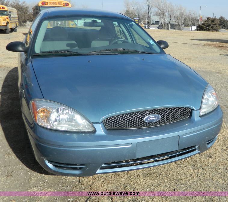 image for item G7601 2005 Ford Taurus SE