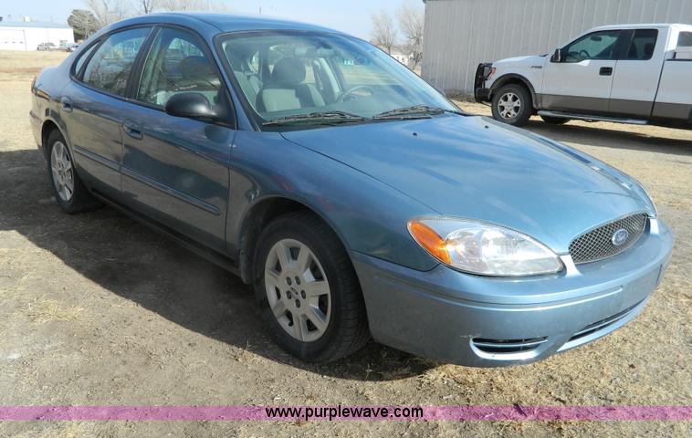 image for item G7601 2005 Ford Taurus SE