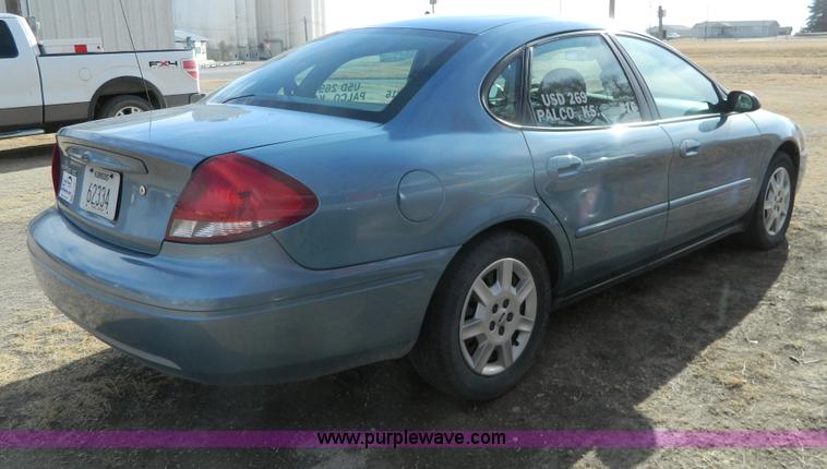 image for item G7601 2005 Ford Taurus SE