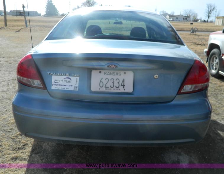 image for item G7601 2005 Ford Taurus SE