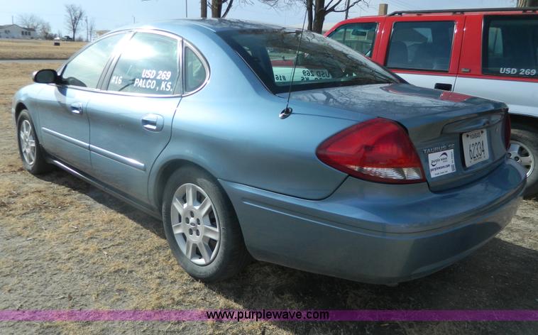 image for item G7601 2005 Ford Taurus SE