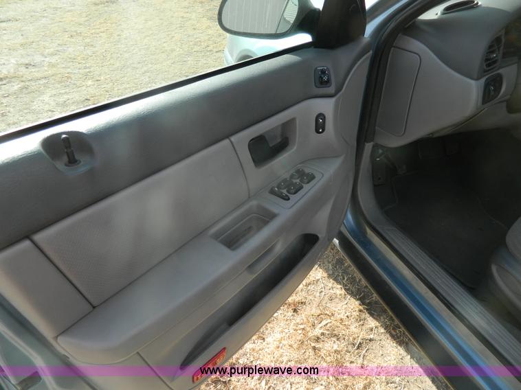 image for item G7601 2005 Ford Taurus SE