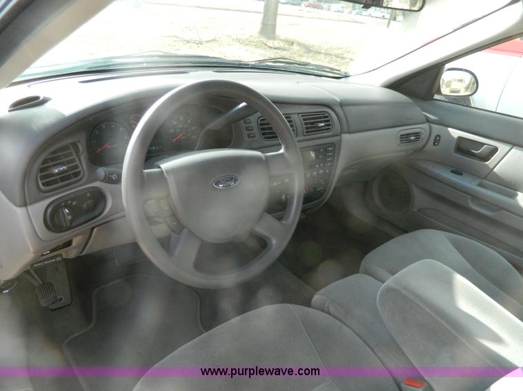 image for item G7601 2005 Ford Taurus SE