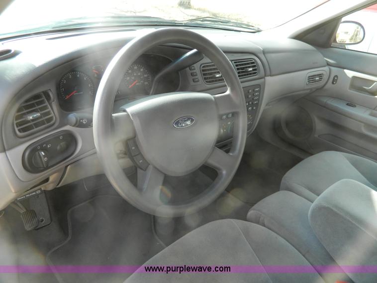 image for item G7601 2005 Ford Taurus SE