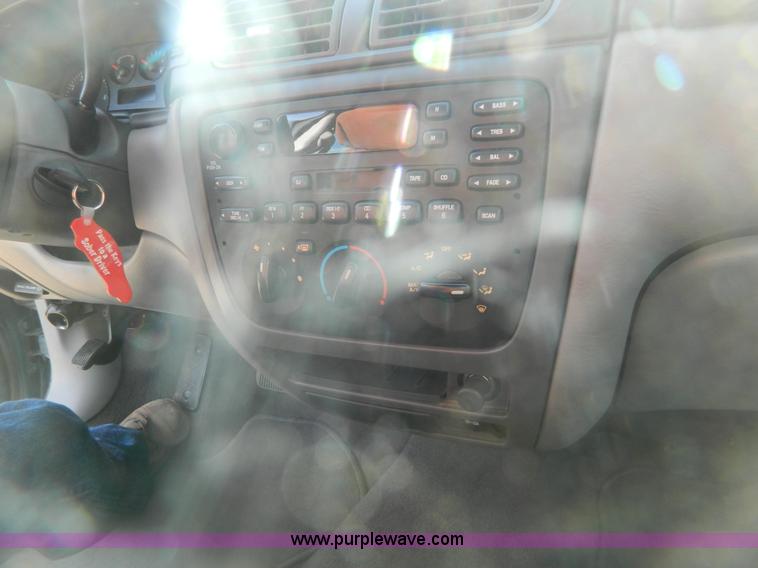 image for item G7601 2005 Ford Taurus SE