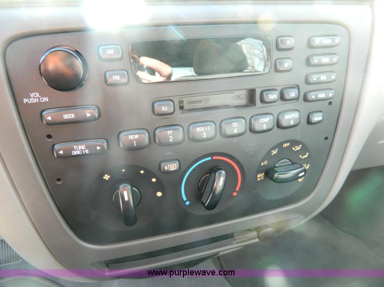 image for item G7601 2005 Ford Taurus SE