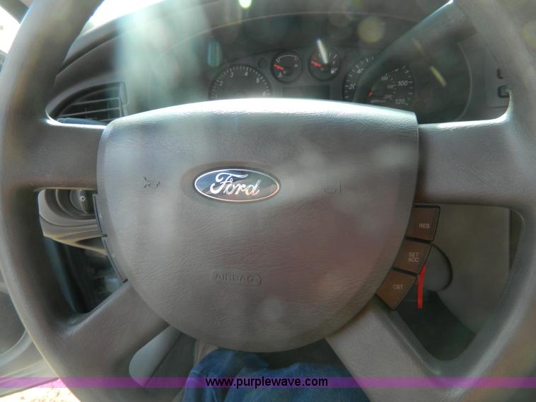 image for item G7601 2005 Ford Taurus SE