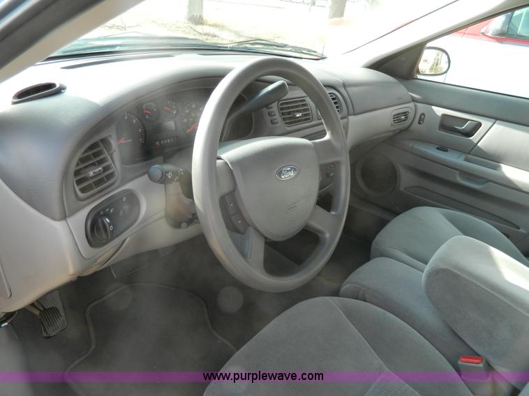 image for item G7601 2005 Ford Taurus SE