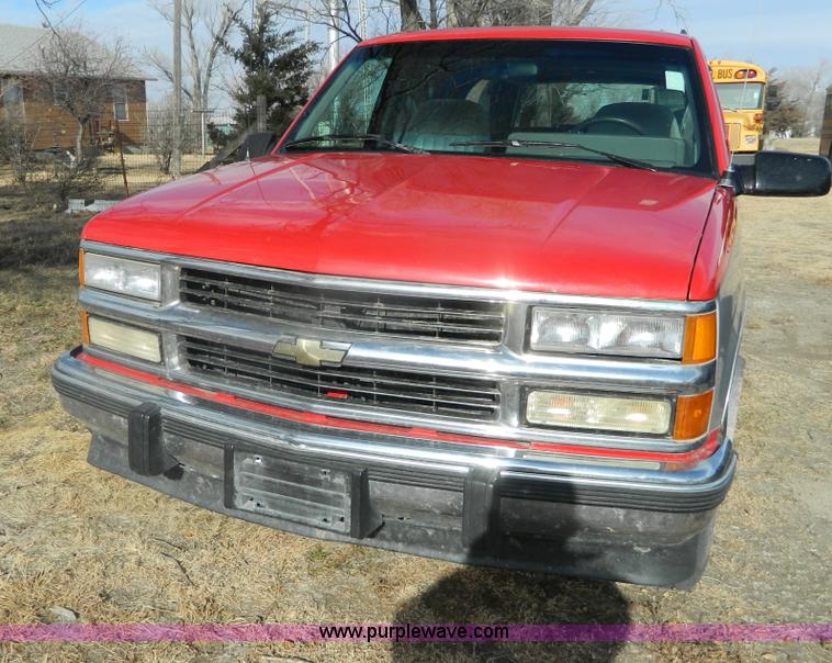 image for item G7602 1994 Chevrolet Suburban C1500 SUV