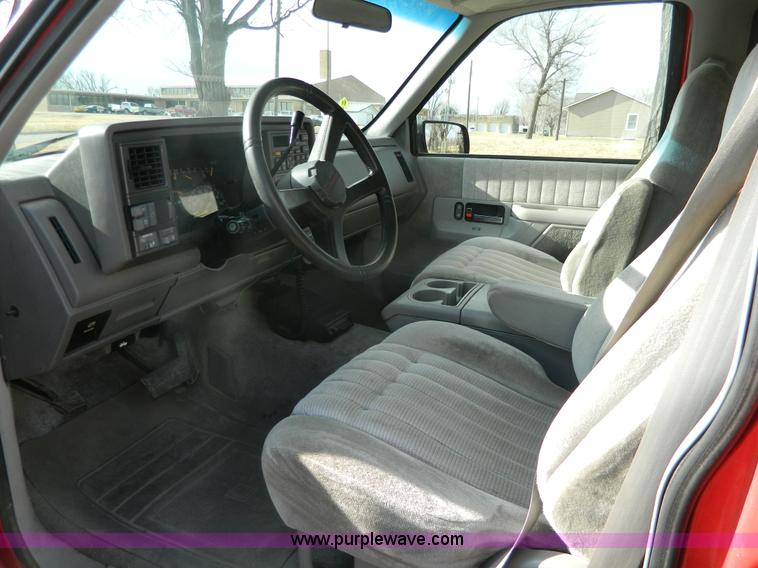 image for item G7602 1994 Chevrolet Suburban C1500 SUV