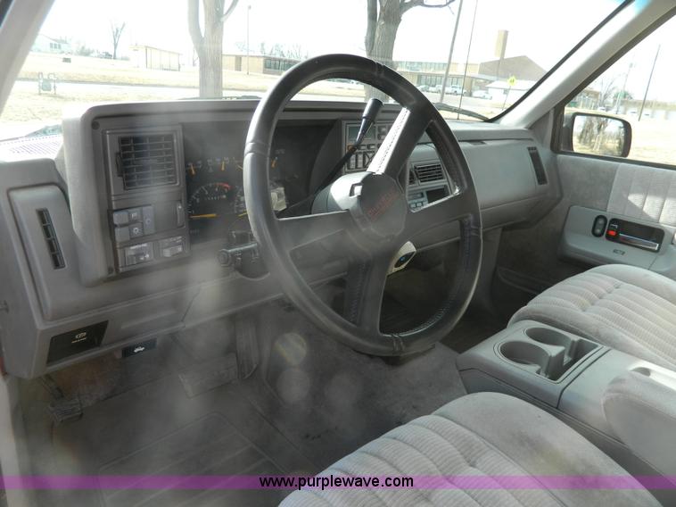 image for item G7602 1994 Chevrolet Suburban C1500 SUV