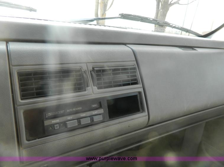 image for item G7602 1994 Chevrolet Suburban C1500 SUV