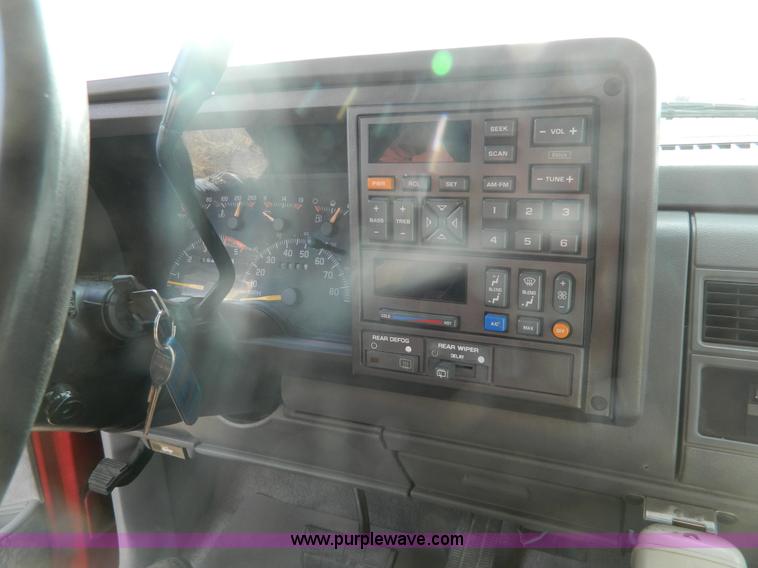 image for item G7602 1994 Chevrolet Suburban C1500 SUV