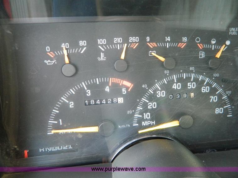 image for item G7602 1994 Chevrolet Suburban C1500 SUV