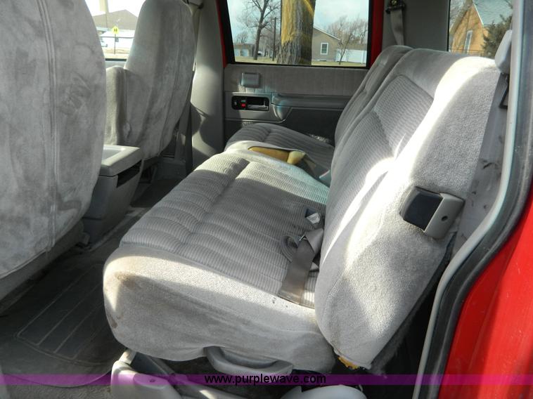 image for item G7602 1994 Chevrolet Suburban C1500 SUV