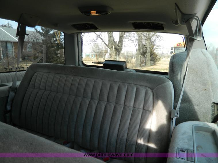 image for item G7602 1994 Chevrolet Suburban C1500 SUV