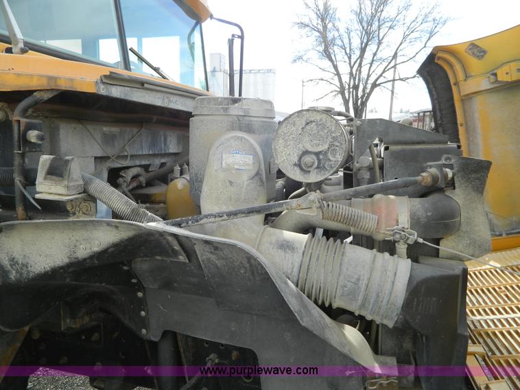 image for item G7657 1993 GMC Blue Bird 42 passenger school bus