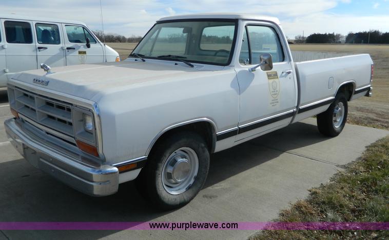 image for item G7658 1989 Dodge D100 pickup truck