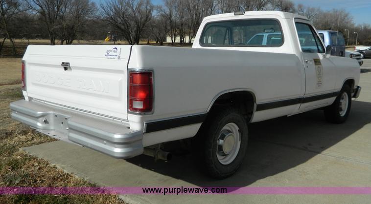 image for item G7658 1989 Dodge D100 pickup truck
