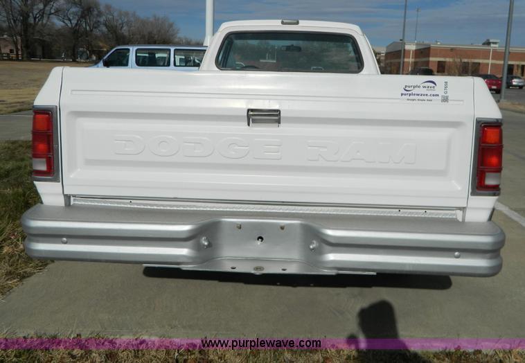 image for item G7658 1989 Dodge D100 pickup truck