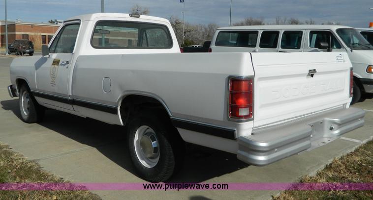 image for item G7658 1989 Dodge D100 pickup truck