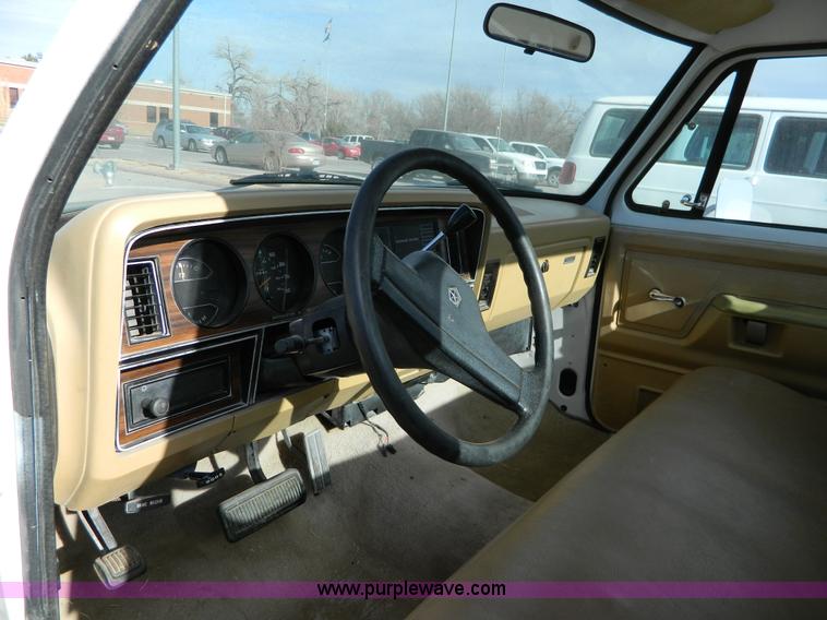 image for item G7658 1989 Dodge D100 pickup truck