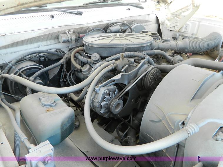 image for item G7658 1989 Dodge D100 pickup truck