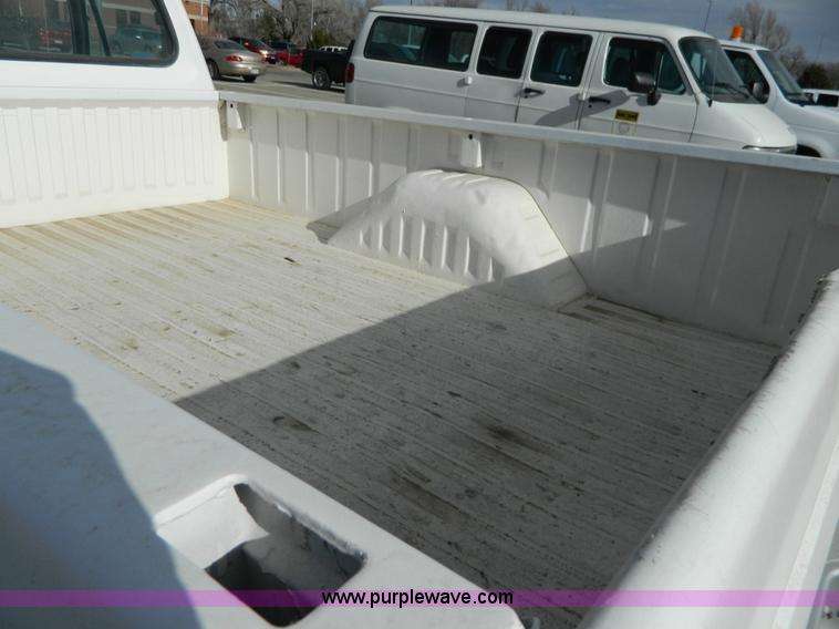 image for item G7658 1989 Dodge D100 pickup truck
