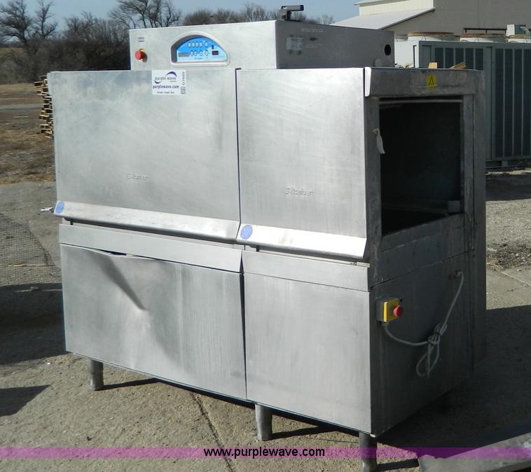 Lamber commercial dishwasher in Norton, KS Item G7660 sold Purple Wave