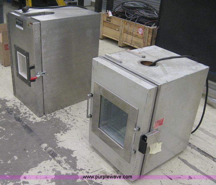 image for item M9091 (2) Environmental test chambers