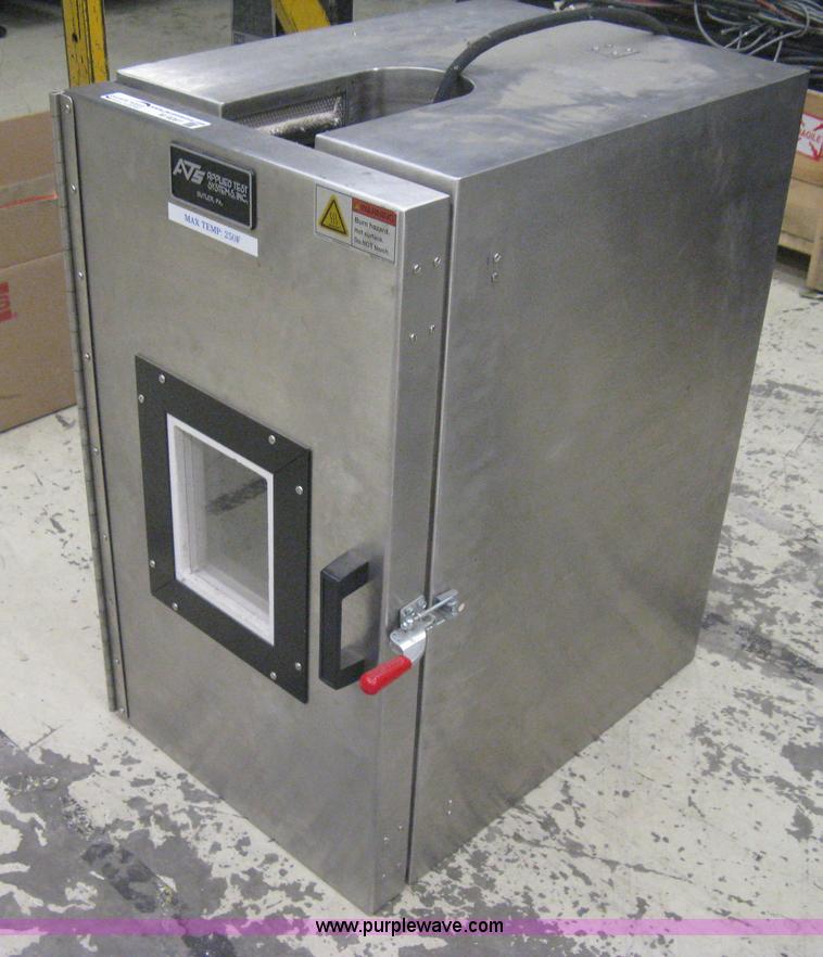 image for item M9091 (2) Environmental test chambers