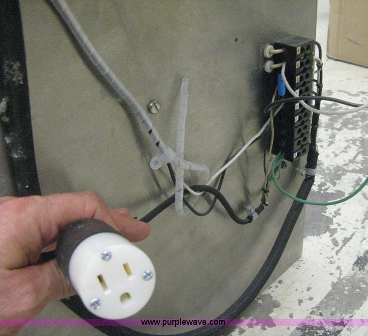 image for item M9091 (2) Environmental test chambers