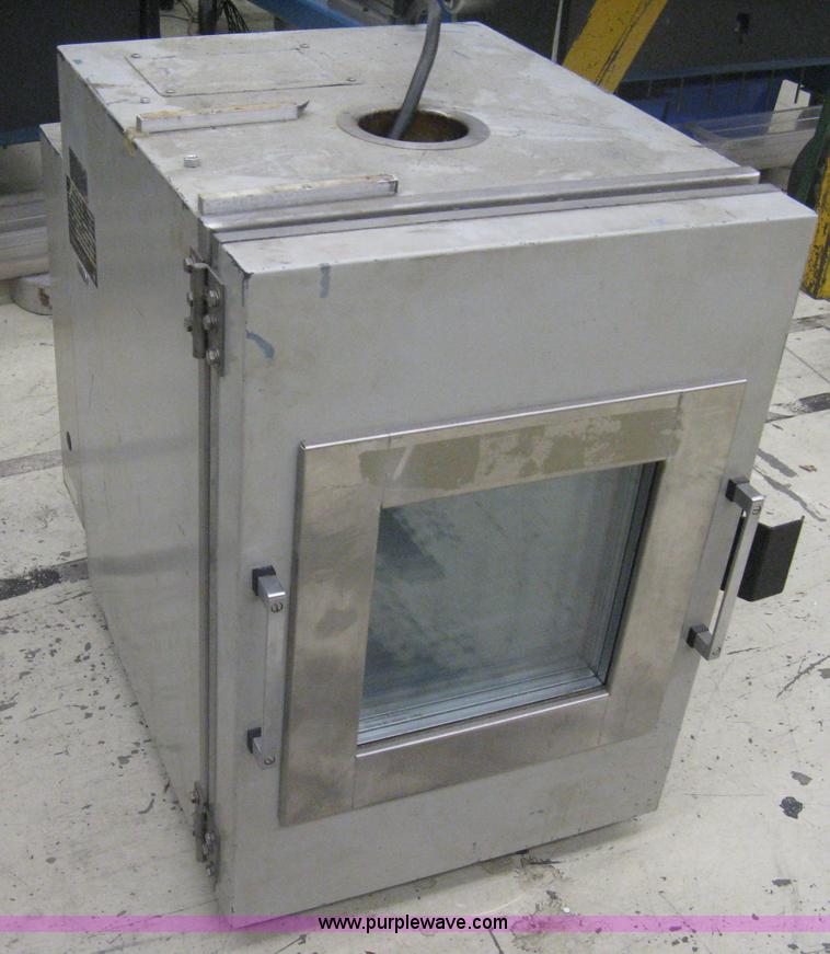 image for item M9091 (2) Environmental test chambers