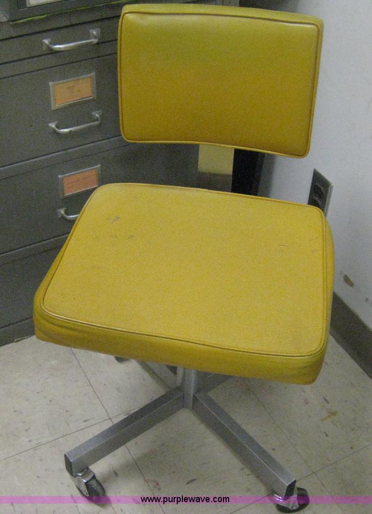 image for item M9153 Assorted office supplies