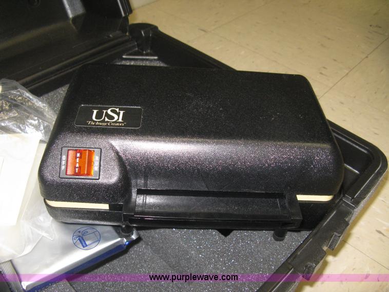 image for item M9156 Polaroid badge making system