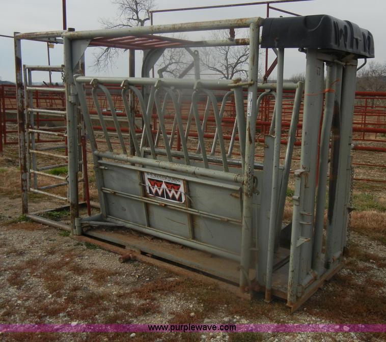 image for item O9616 WW 27233 squeeze cattle chute