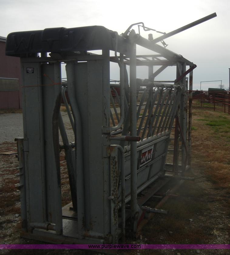 image for item O9616 WW 27233 squeeze cattle chute