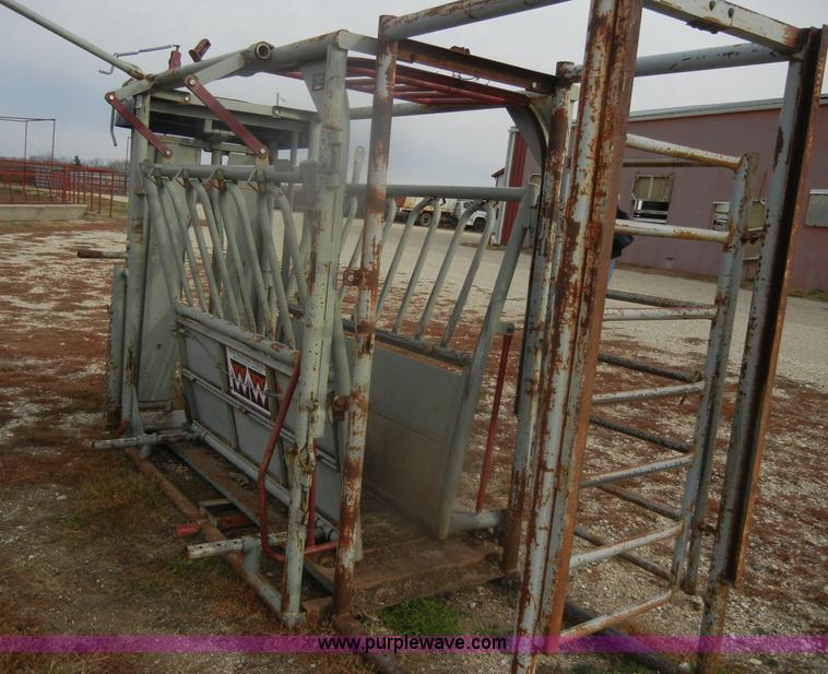 image for item O9616 WW 27233 squeeze cattle chute