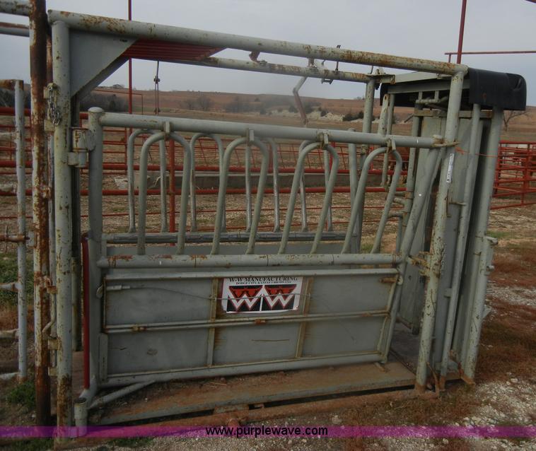 image for item O9616 WW 27233 squeeze cattle chute
