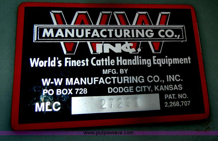 image for item O9616 WW 27233 squeeze cattle chute