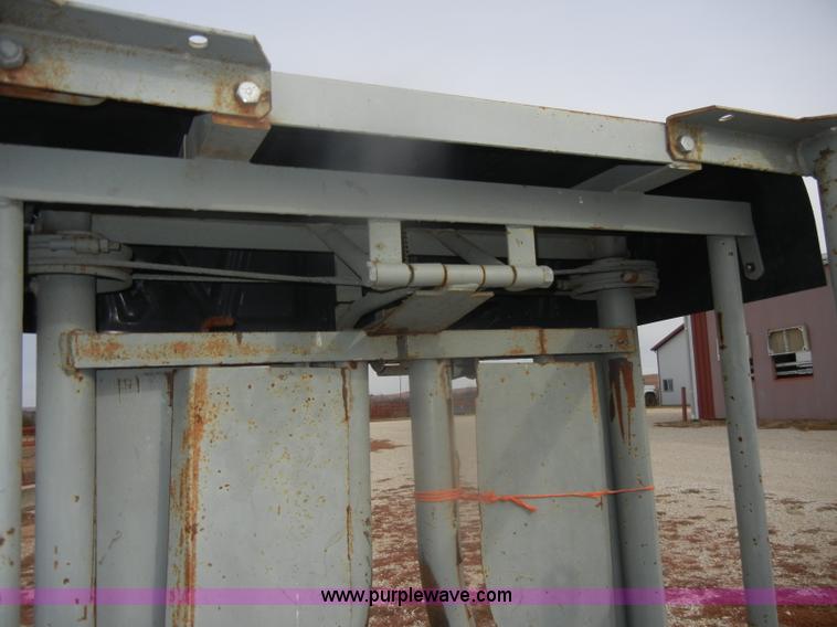 image for item O9616 WW 27233 squeeze cattle chute